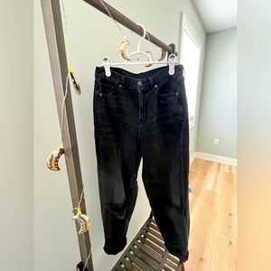 American Eagle mom high-waisted ripped jeans 🖤🦅